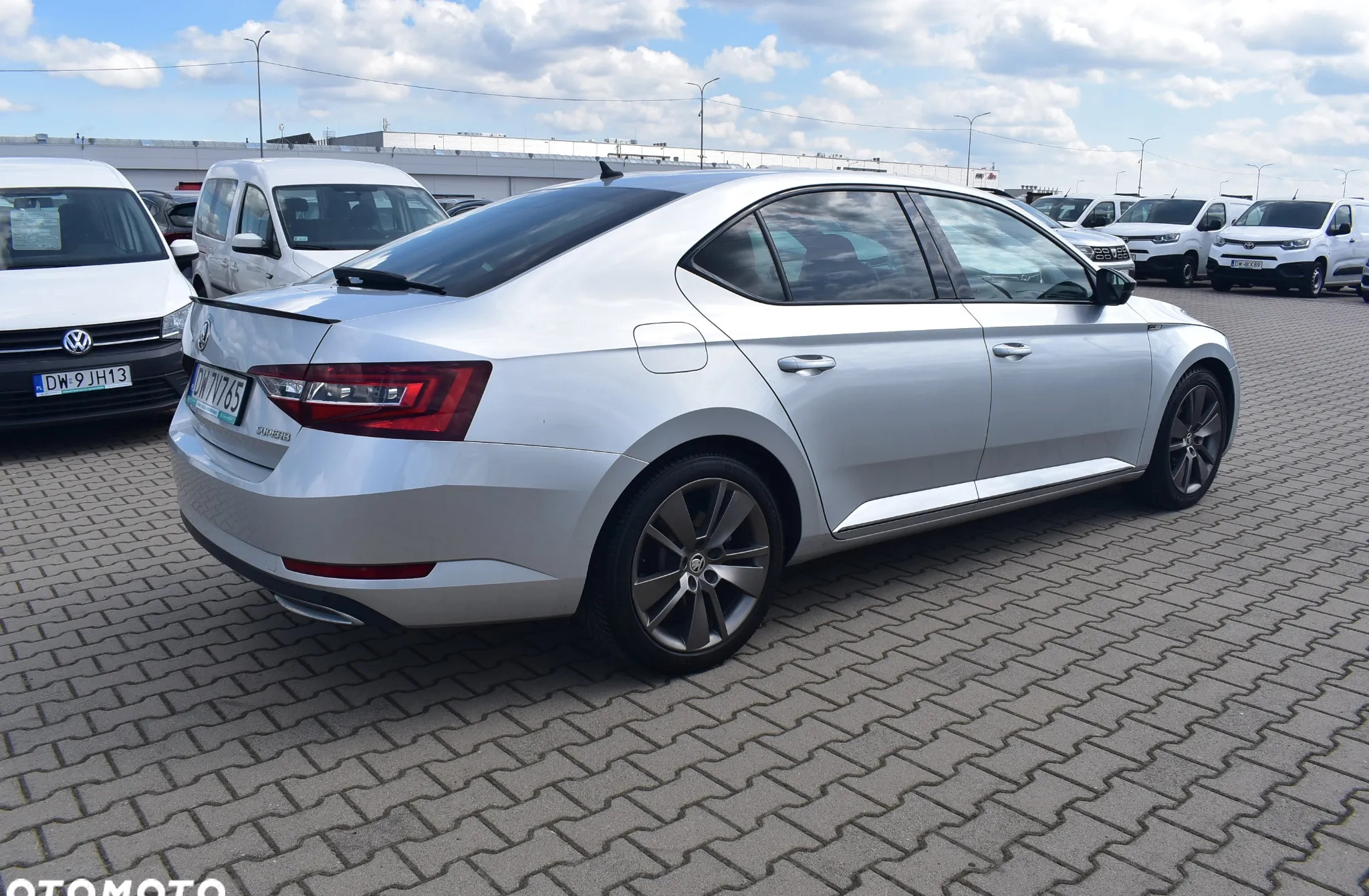 Skoda Superb cena 88100 przebieg: 98914, rok produkcji 2018 z Żarów małe 742